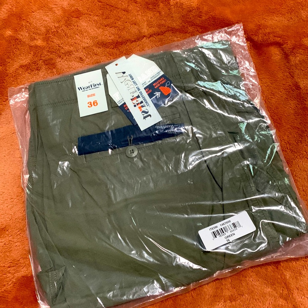 Cargo shorts Comfort waist. Green.